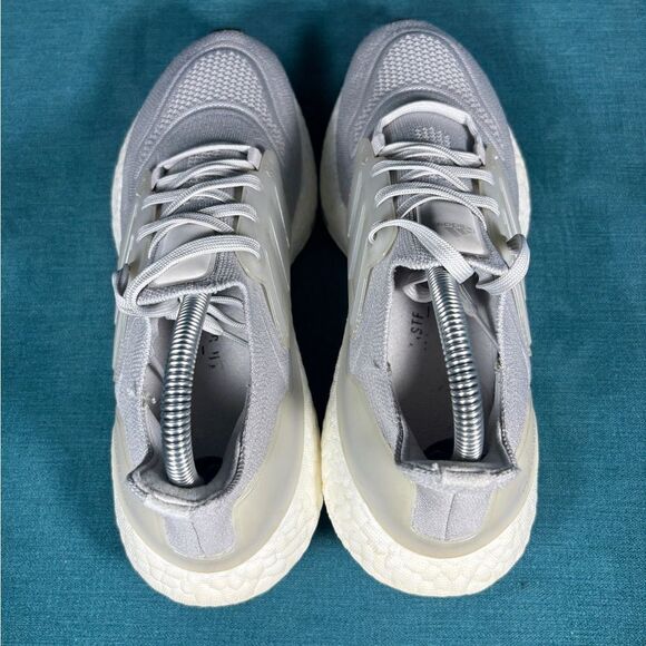 Size 7.5 - Women’s Adidas Ultraboost 22 Gray shoes - Picture 7 of 9